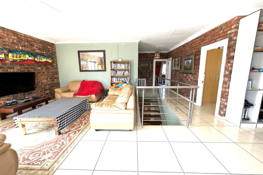 6 Bedroom Property for Sale in Country Club Western Cape